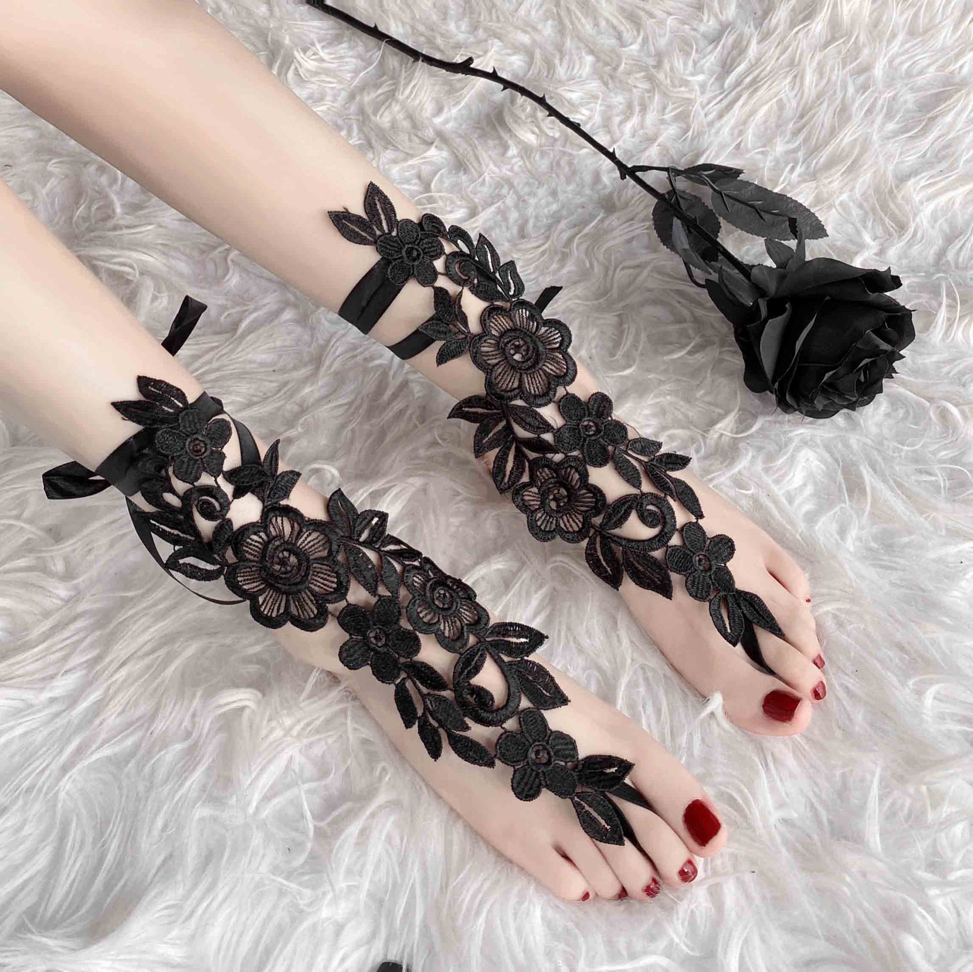 T-1022 Romantic lace cutout decorative socks - Quusvik