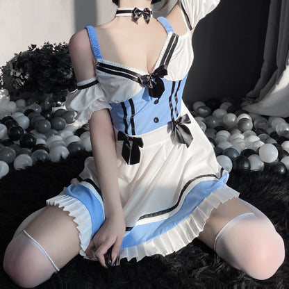 T-2531  Tempting maids to pack pajamas without taking them off - Quusvik